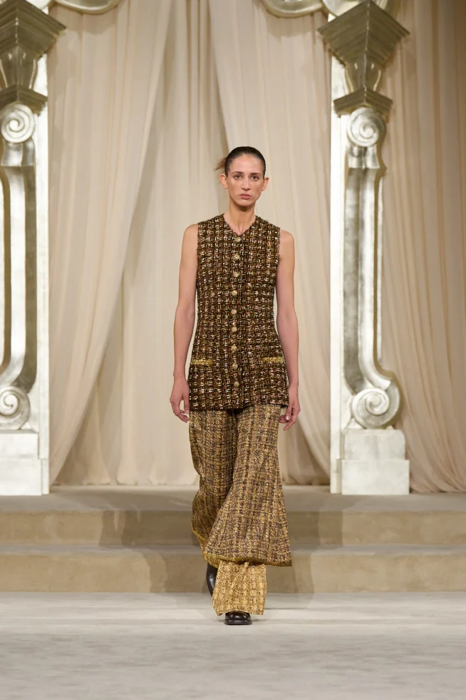 00025-chanel-fall-2025-couture-credit-gorunway
