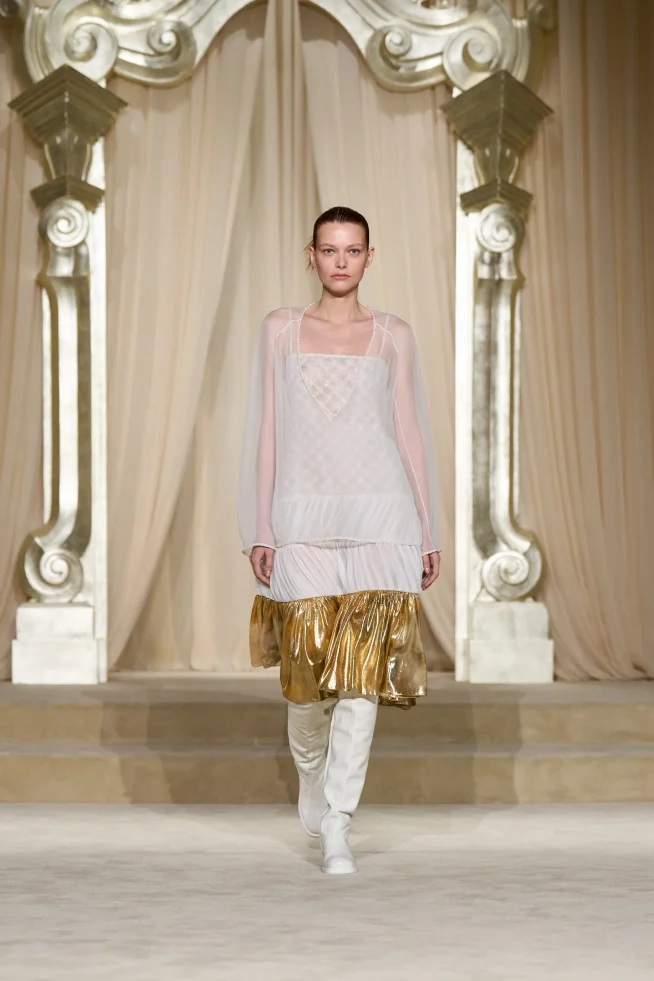 00027-chanel-fall-2025-couture-credit-gorunway