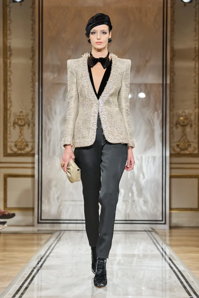 00032-armani-prive-fall-2025-couture-credit-gorunway