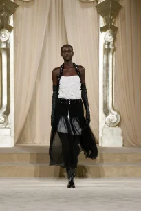 00034-chanel-fall-2025-couture-credit-gorunway