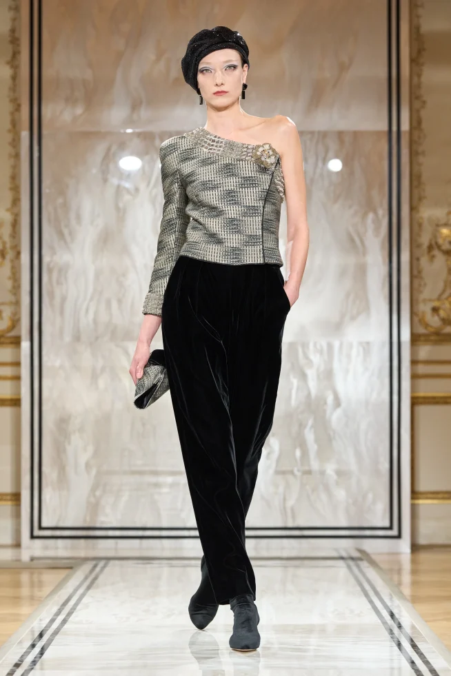 00036-armani-prive-fall-2025-couture-credit-gorunway