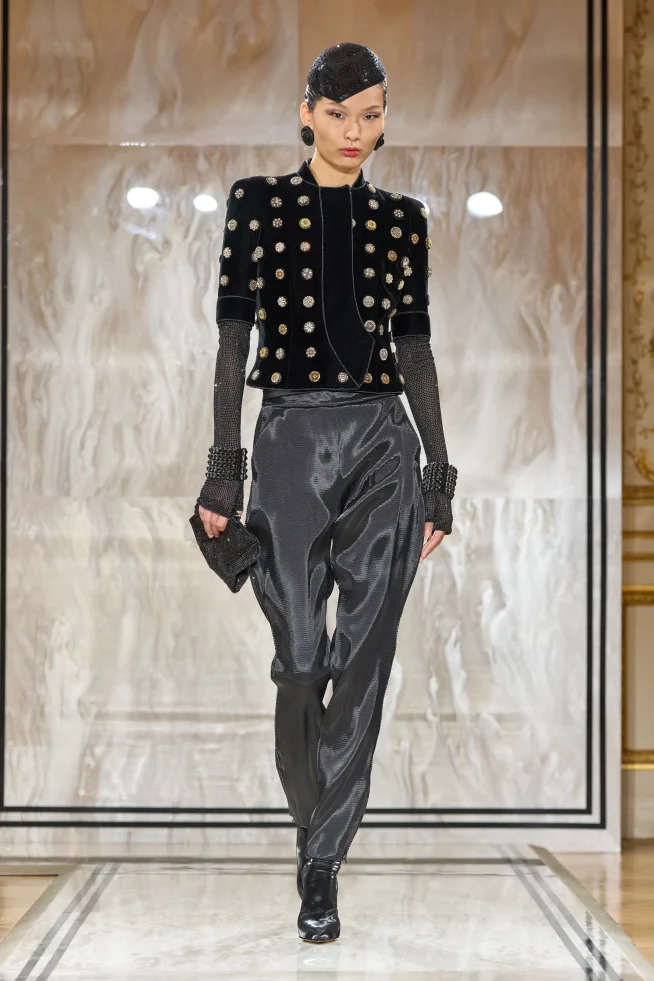 00038-armani-prive-fall-2025-couture-credit-gorunway