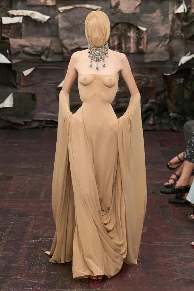 00038-maison-margiela-fall-2025-couture-credit-gorunway