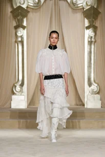 00040-chanel-fall-2025-couture-credit-gorunway