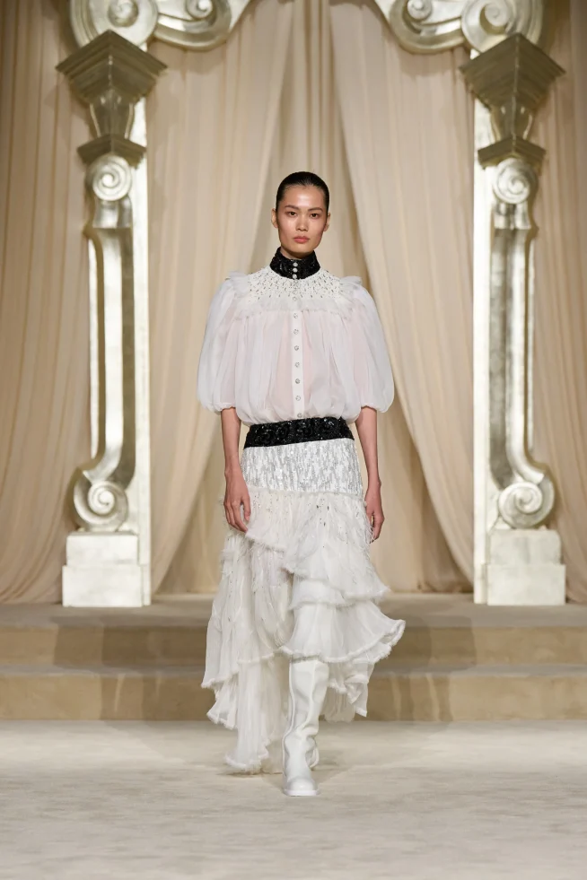00040-chanel-fall-2025-couture-credit-gorunway