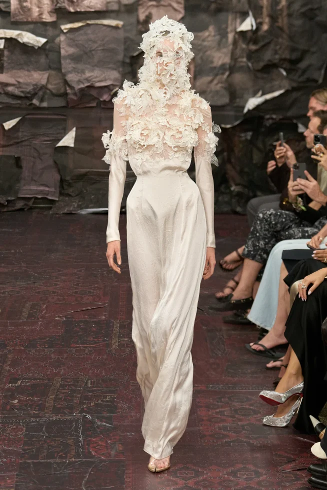 00040-maison-margiela-fall-2025-couture-credit-gorunway