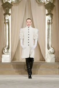 00042-chanel-fall-2025-couture-credit-gorunway