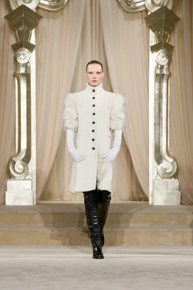 00042-chanel-fall-2025-couture-credit-gorunway
