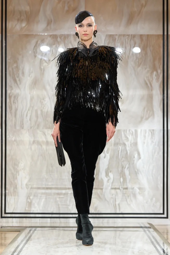 00052-armani-prive-fall-2025-couture-credit-gorunway