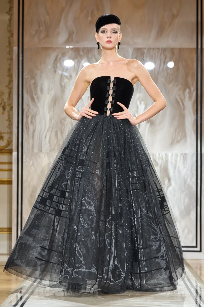 00054-armani-prive-fall-2025-couture-credit-gorunway