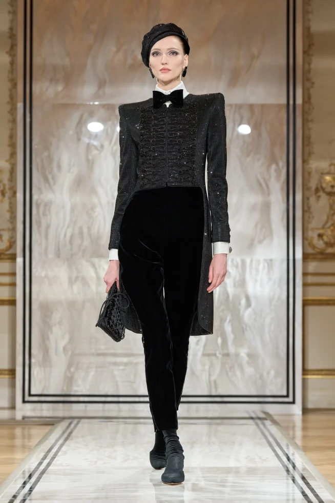 00068-armani-prive-fall-2025-couture-credit-gorunway