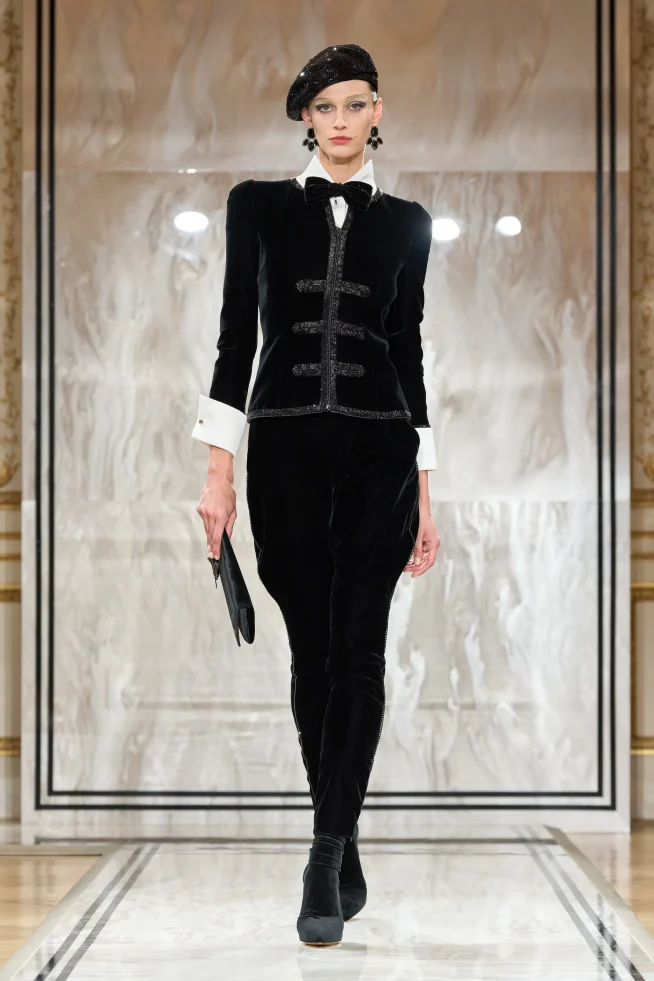 00069-armani-prive-fall-2025-couture-credit-gorunway