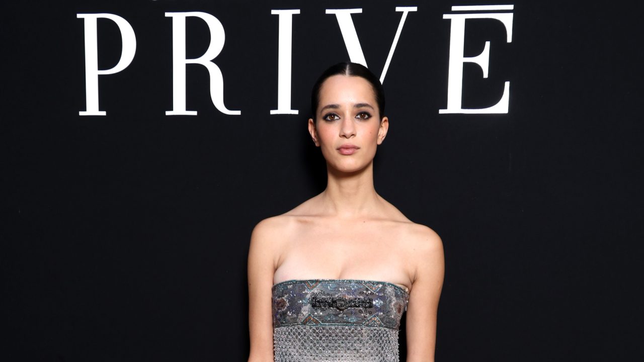 Celebridades brilham em looks sofisticados no desfile de Armani Privé Inverno 2025