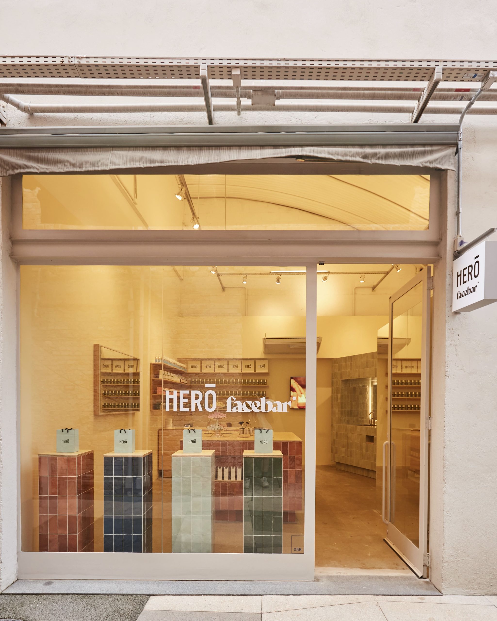 Fachada da loja Herô Beauty em São Paulo