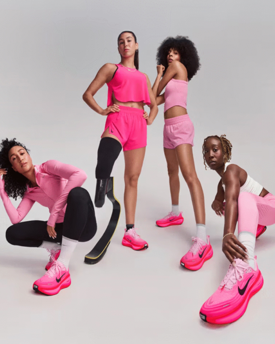 <h1><em><span style="font-weight: 400;">Nike realiza collab com a Milk Makeup e lança novo tênis, que acompanha lip balm</span></em></h1>
<h2><em><span style="font-weight: 400;">A famosa marca de artigos esportivos se uniu à gigante da beleza para um lançamento diferente: um tênis que acompanha um lip balm</span></em></h2>
