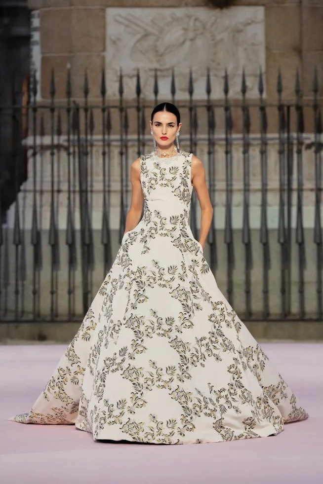 00002-carolina-herrera-spring-2026-ready-to-wear-credit-gorunway