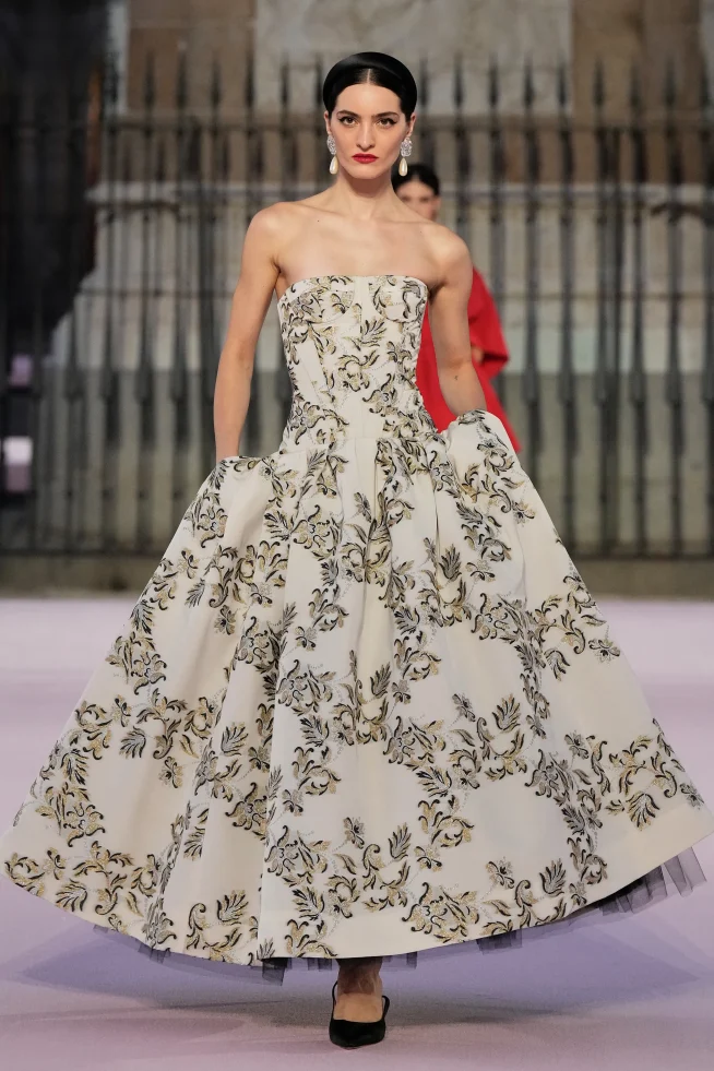 00004-carolina-herrera-spring-2026-ready-to-wear-credit-gorunway
