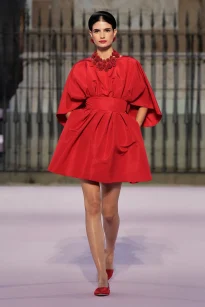 00005-carolina-herrera-spring-2026-ready-to-wear-credit-gorunway