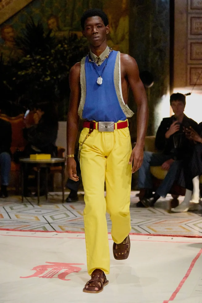 00005-versace-spring-2026-ready-to-wear-credit-brand