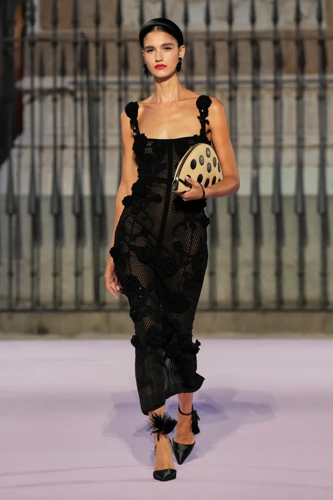 00009-carolina-herrera-spring-2026-ready-to-wear-credit-gorunway