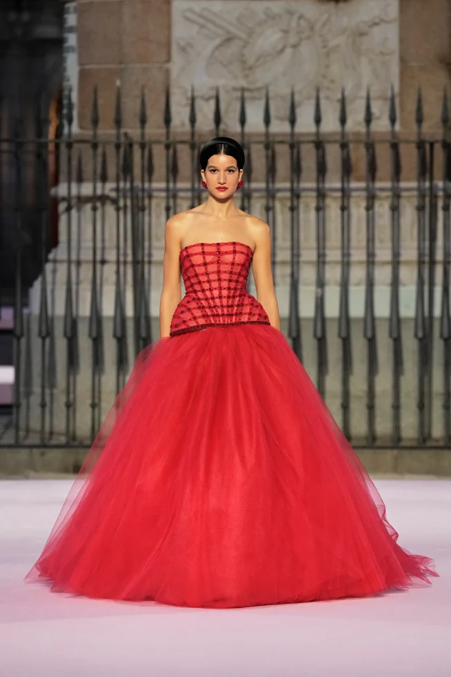 00010-carolina-herrera-spring-2026-ready-to-wear-credit-gorunway