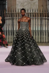 00012-carolina-herrera-spring-2026-ready-to-wear-credit-gorunway