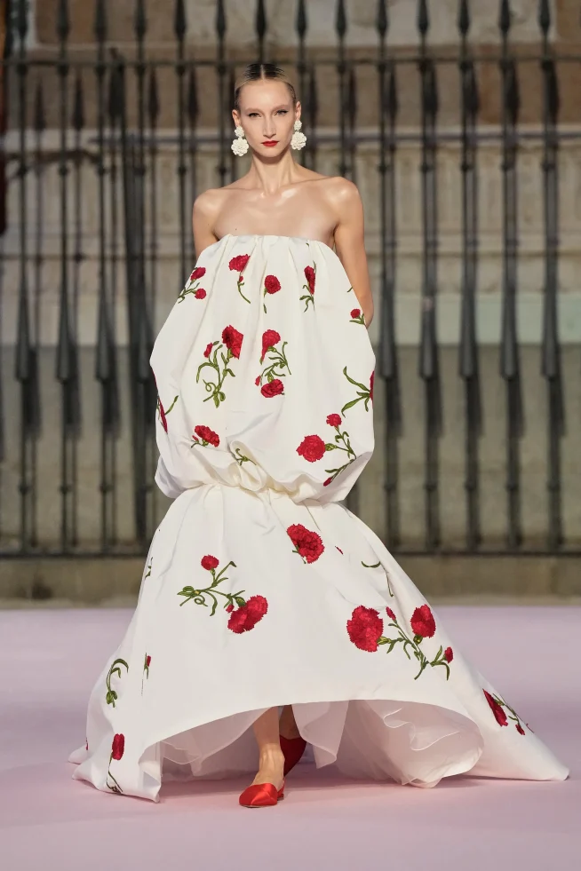 00016-carolina-herrera-spring-2026-ready-to-wear-credit-gorunway
