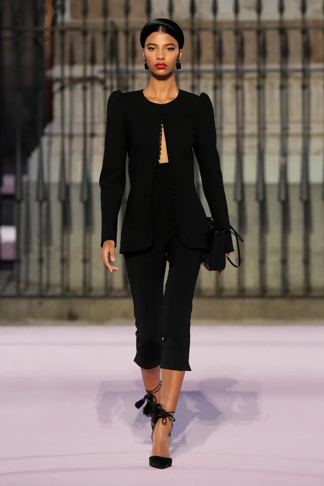 00017-carolina-herrera-spring-2026-ready-to-wear-credit-gorunway