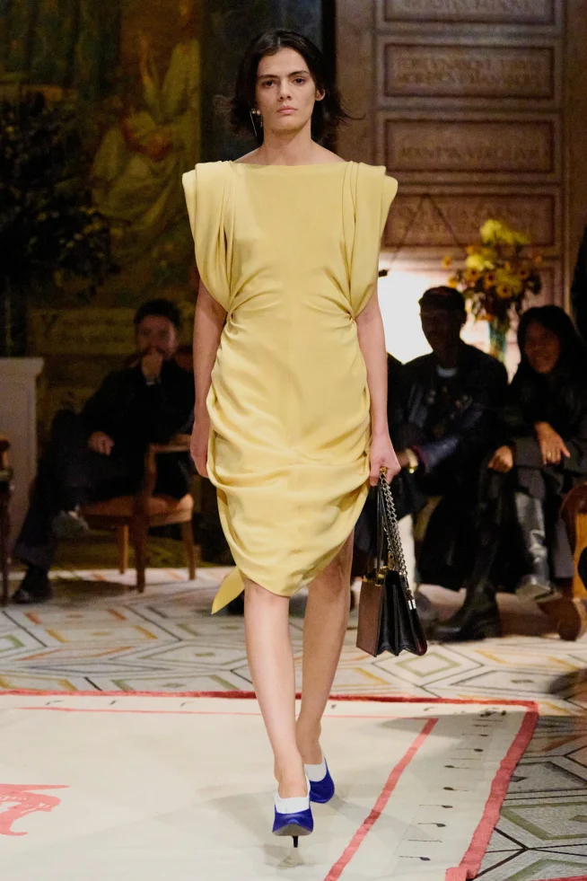 00017-versace-spring-2026-ready-to-wear-credit-brand