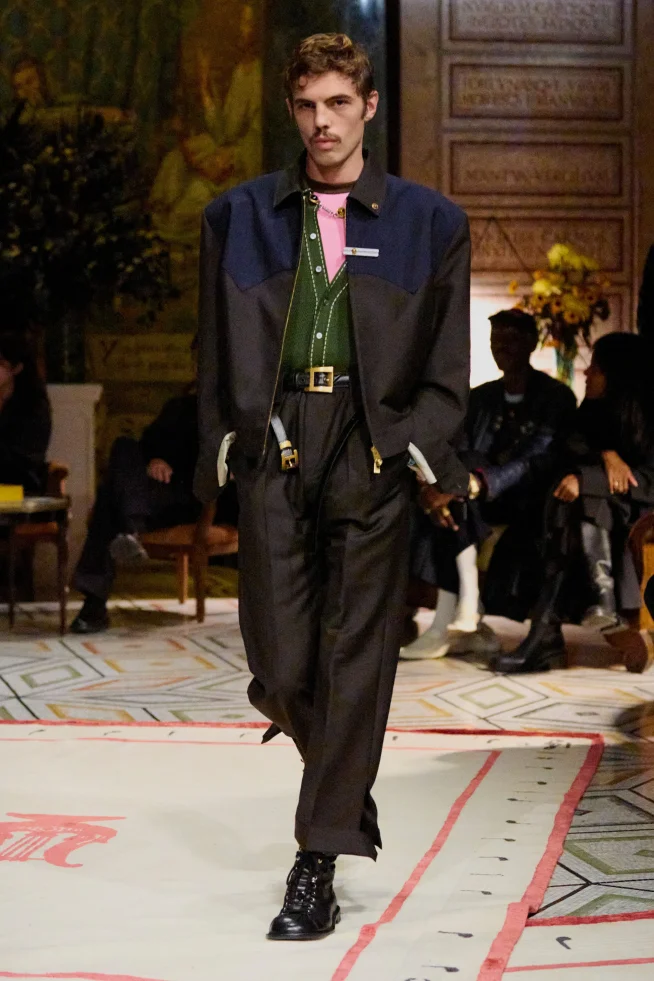 00020-versace-spring-2026-ready-to-wear-credit-brand