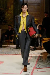 00022-versace-spring-2026-ready-to-wear-credit-brand