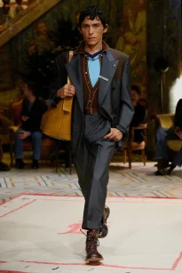 00023-versace-spring-2026-ready-to-wear-credit-brand