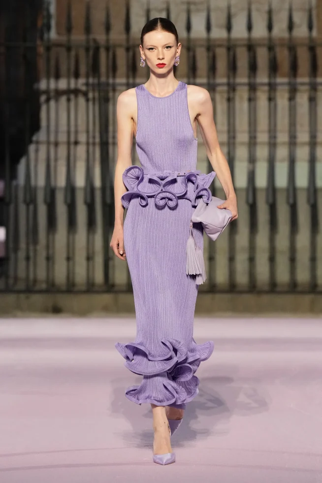 00025-carolina-herrera-spring-2026-ready-to-wear-credit-gorunway