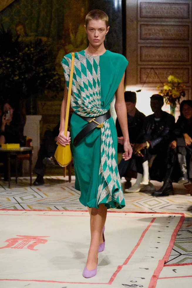 00025-versace-spring-2026-ready-to-wear-credit-brand