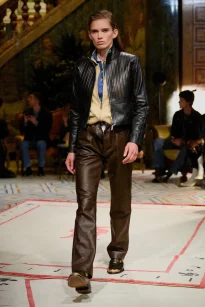 00027-versace-spring-2026-ready-to-wear-credit-brand