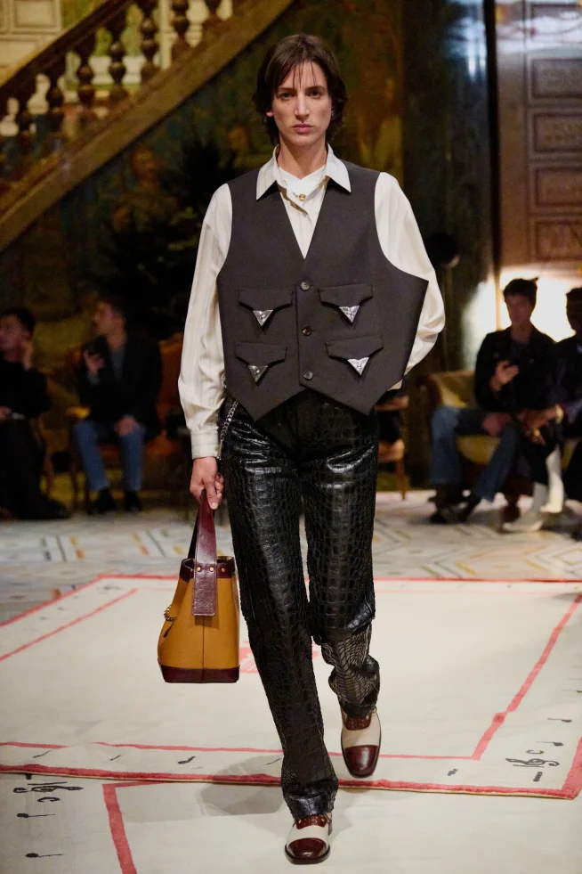 00029-versace-spring-2026-ready-to-wear-credit-brand