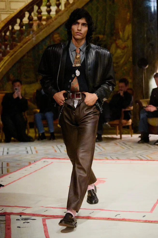 00035-versace-spring-2026-ready-to-wear-credit-brand