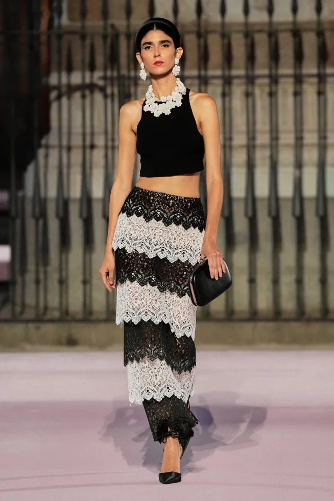 00039-carolina-herrera-spring-2026-ready-to-wear-credit-gorunway