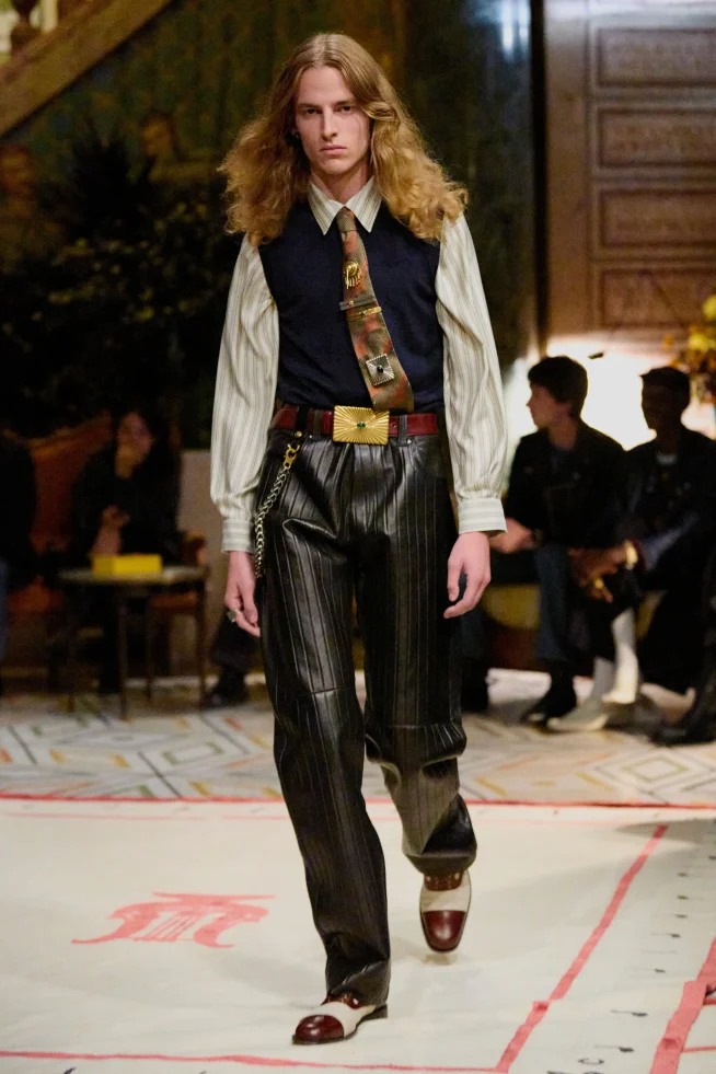 00040-versace-spring-2026-ready-to-wear-credit-brand