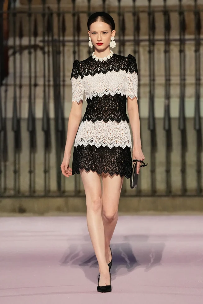 00041-carolina-herrera-spring-2026-ready-to-wear-credit-gorunway