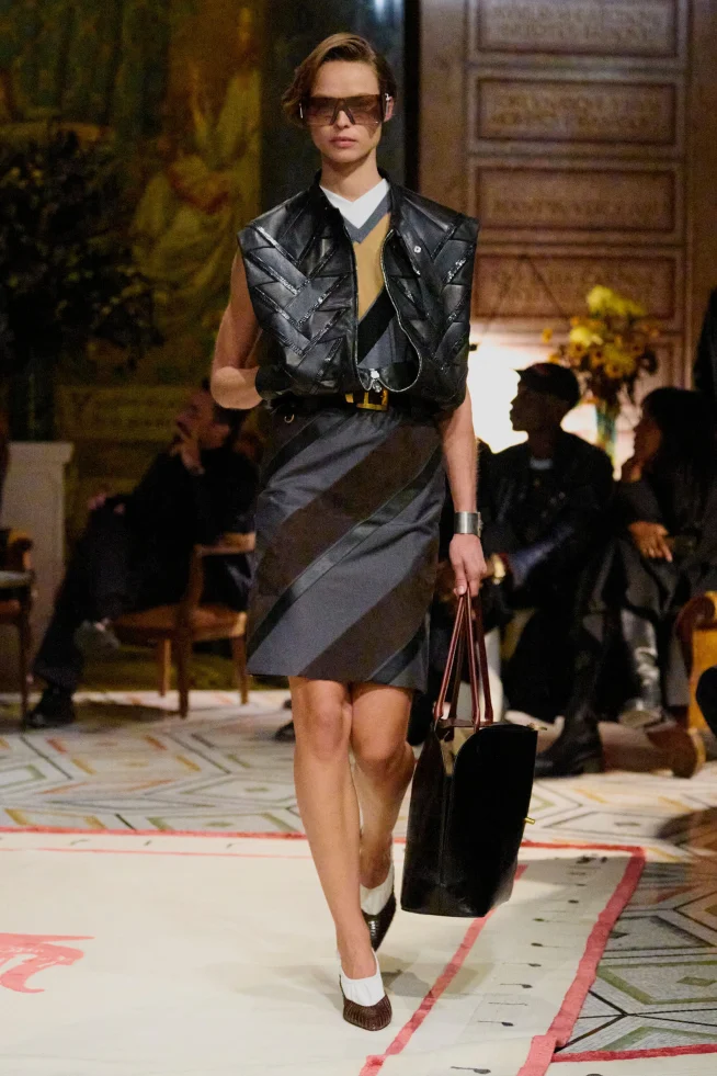 00042-versace-spring-2026-ready-to-wear-credit-brand