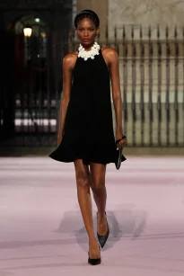 00043-carolina-herrera-spring-2026-ready-to-wear-credit-gorunway