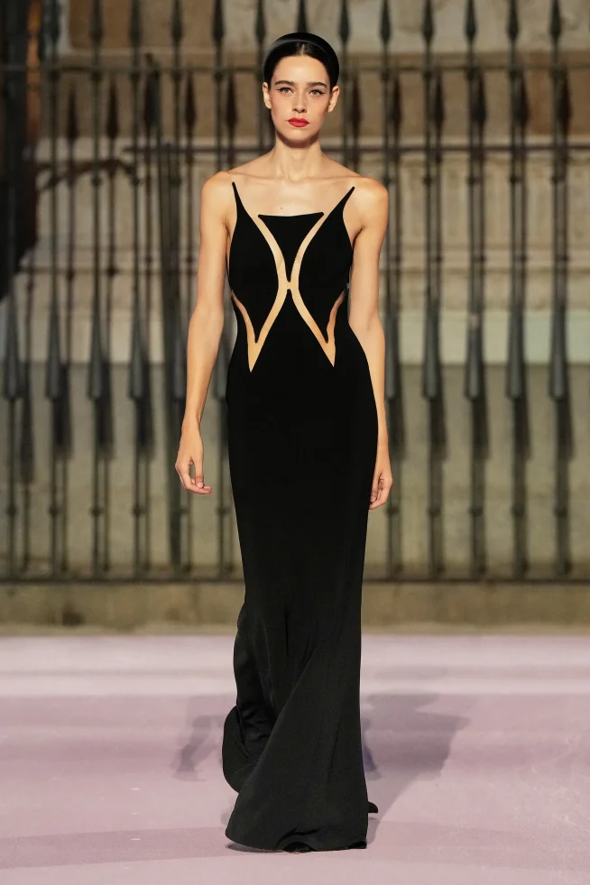 00051-carolina-herrera-spring-2026-ready-to-wear-credit-gorunway