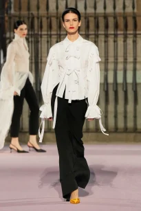 00052-carolina-herrera-spring-2026-ready-to-wear-credit-gorunway