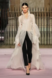 00053-carolina-herrera-spring-2026-ready-to-wear-credit-gorunway