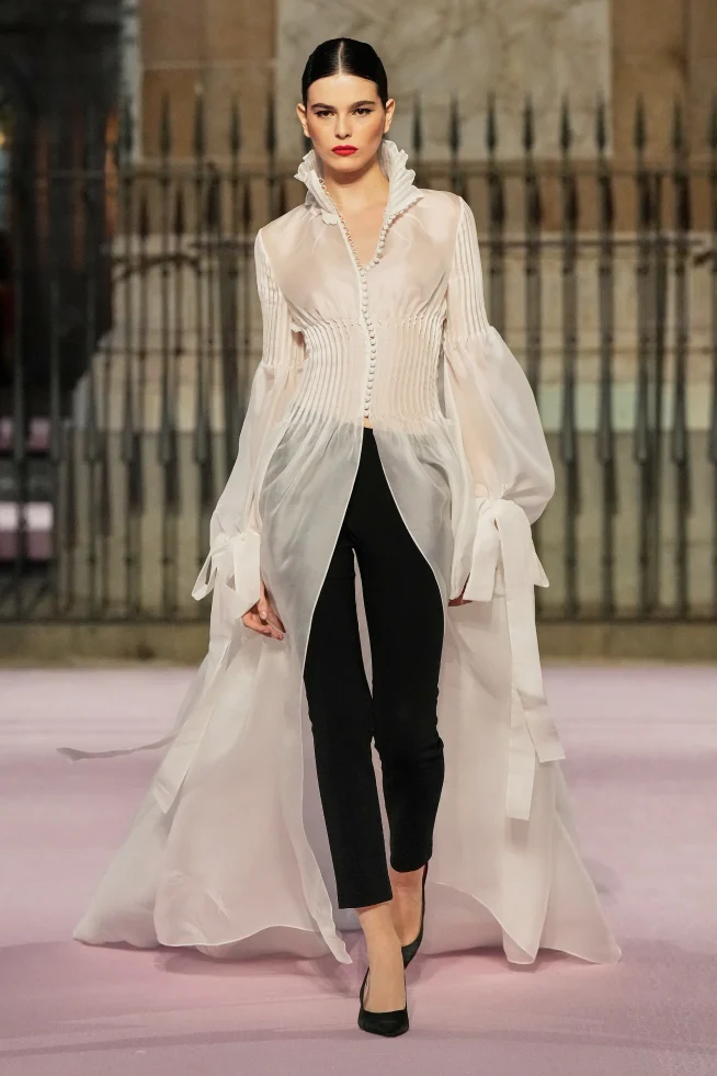 00053-carolina-herrera-spring-2026-ready-to-wear-credit-gorunway