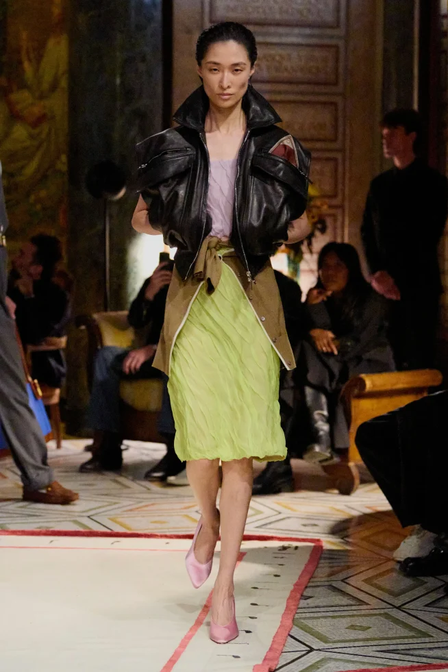 00053-versace-spring-2026-ready-to-wear-credit-brand