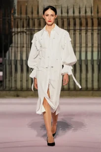 00054-carolina-herrera-spring-2026-ready-to-wear-credit-gorunway