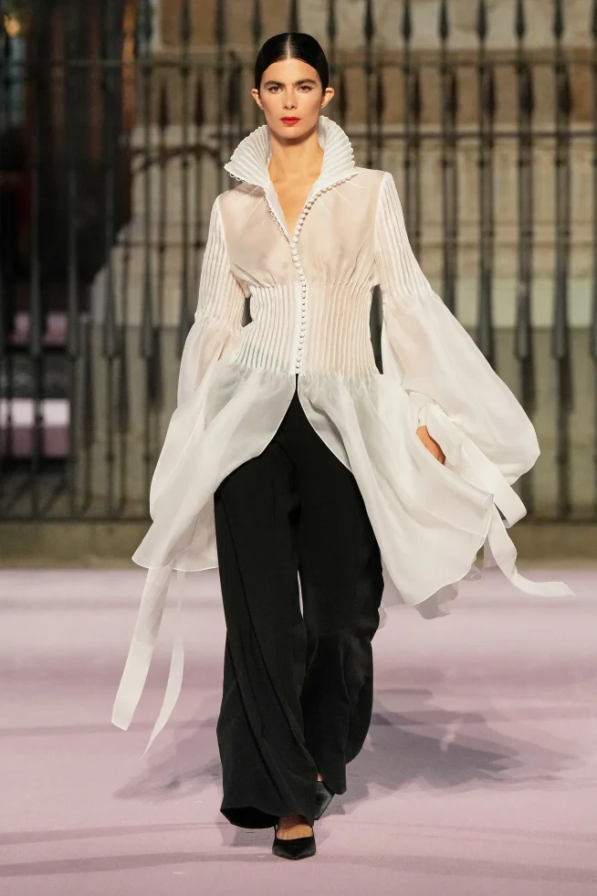 00055-carolina-herrera-spring-2026-ready-to-wear-credit-gorunway