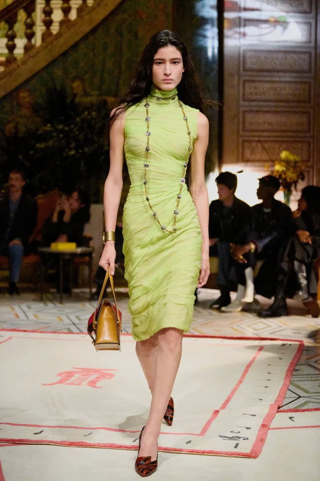 00055-versace-spring-2026-ready-to-wear-credit-brand